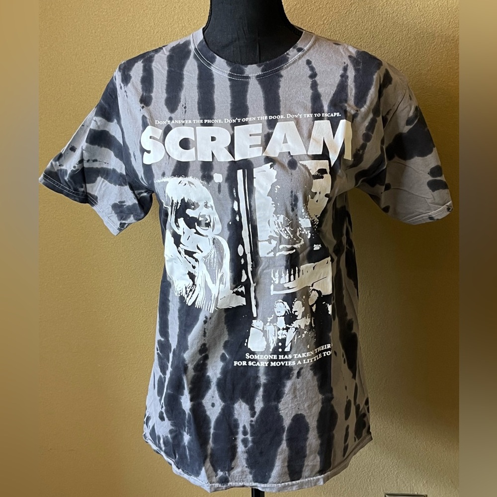 SCREAM black and gray tie dyed short sleeve t-shirt. NWOT